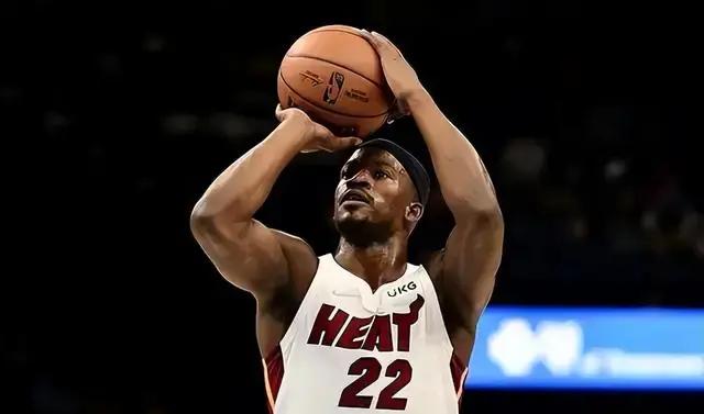 aoa体育新闻-凯尔特人客场逆转热火，夺得胜利