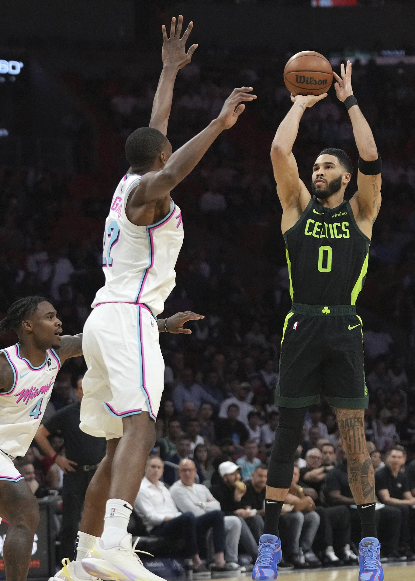 凯尔特人客场逆转热火，夺得胜利