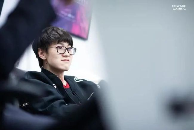 aoa体育教练-英国选手斗志昂扬，勇往直前夺得佳绩势如破竹