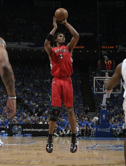 包含猛龙客场取胜：范乔丹准三双，火力全开的词条