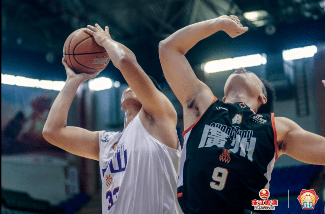 广岛三箭大获全胜，稳坐小组第一