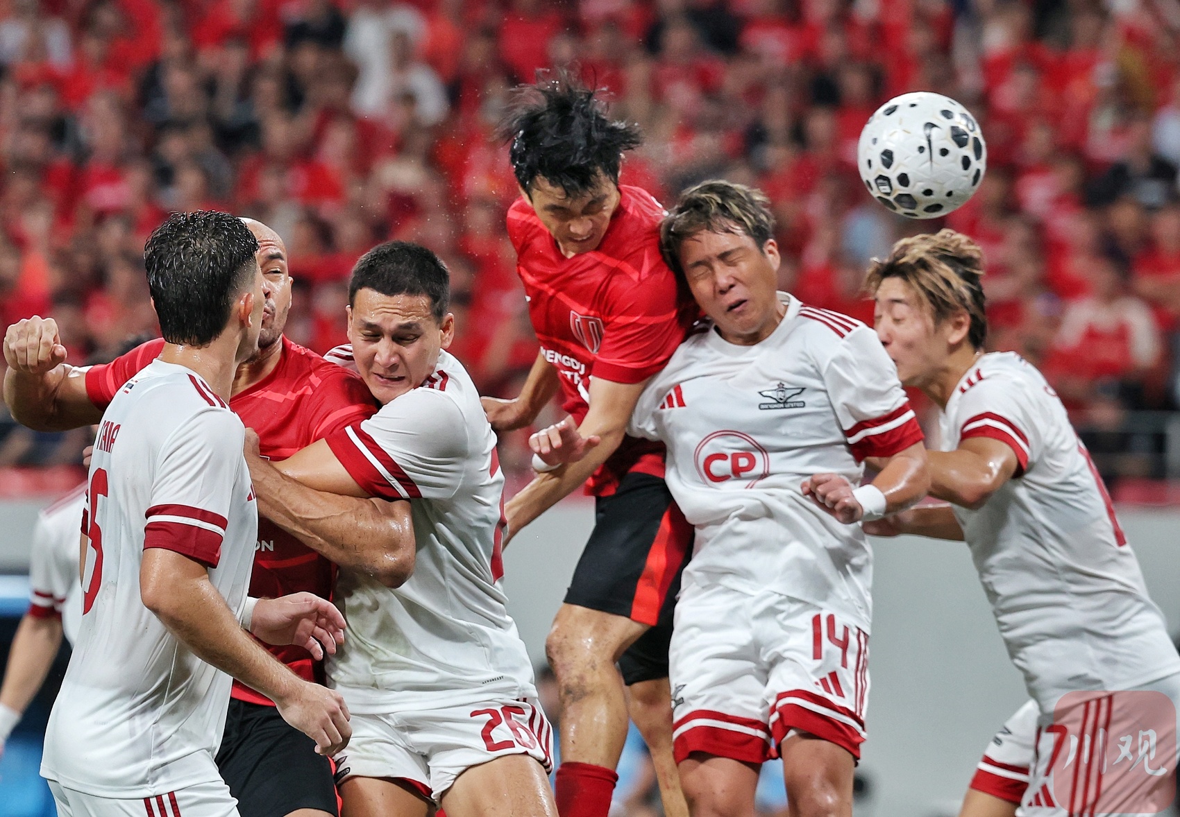 aoa体育课程-曼城彻底压制对手，锁定晋级资格