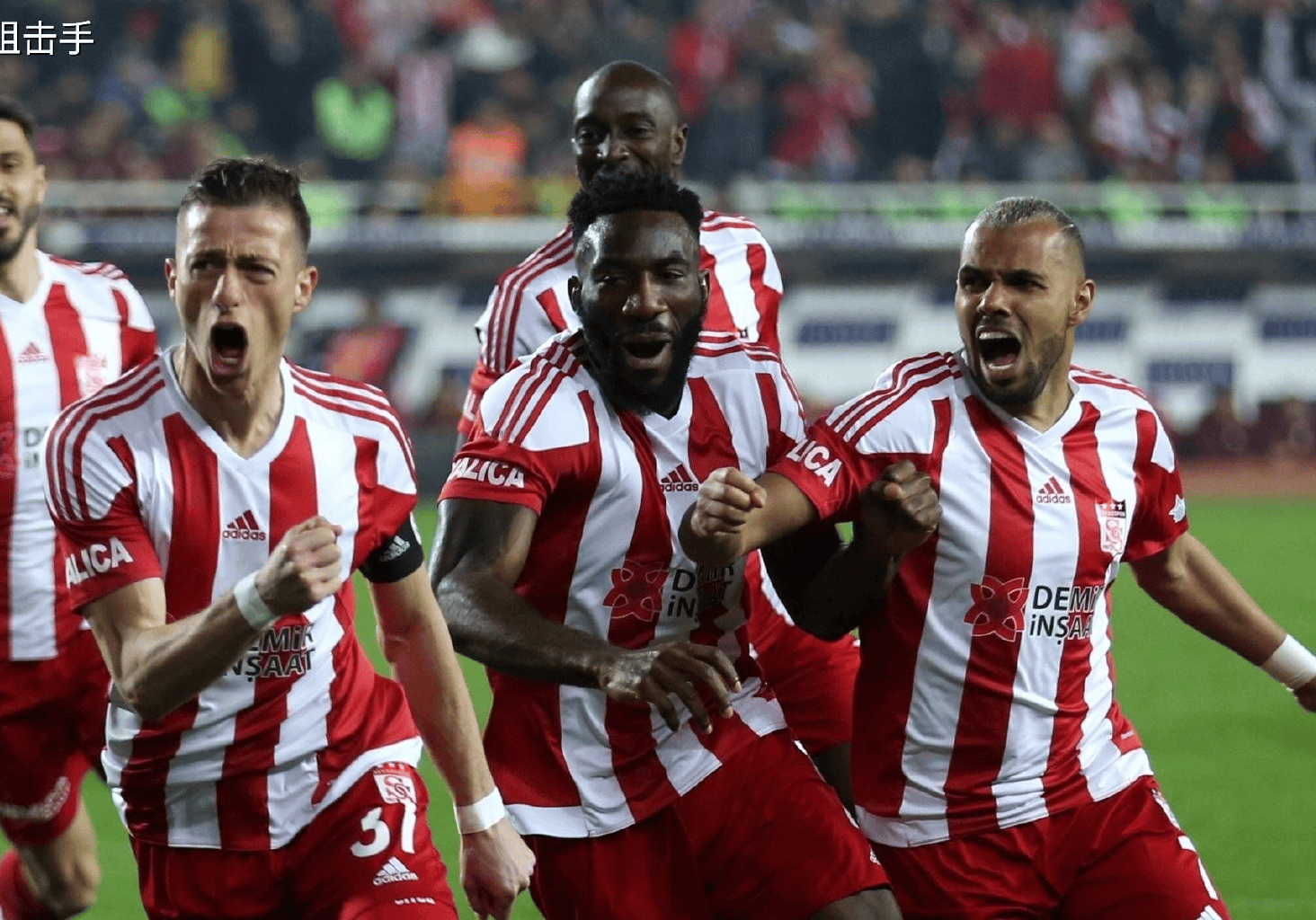 aoa体育新闻-法兰克福的中场传球组织得当