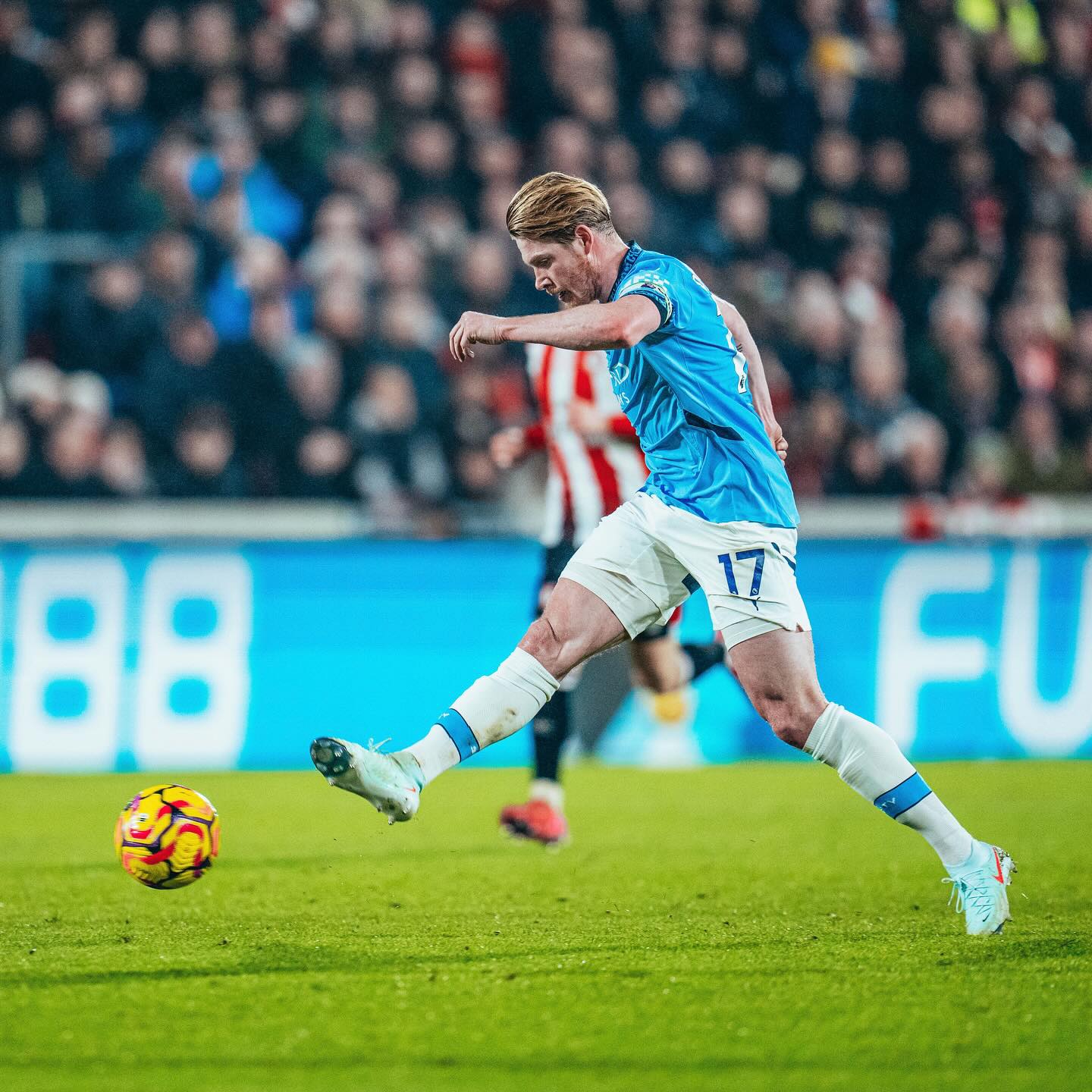 法兰克福的中场传球组织得当 法兰克福的中场传球组织得当