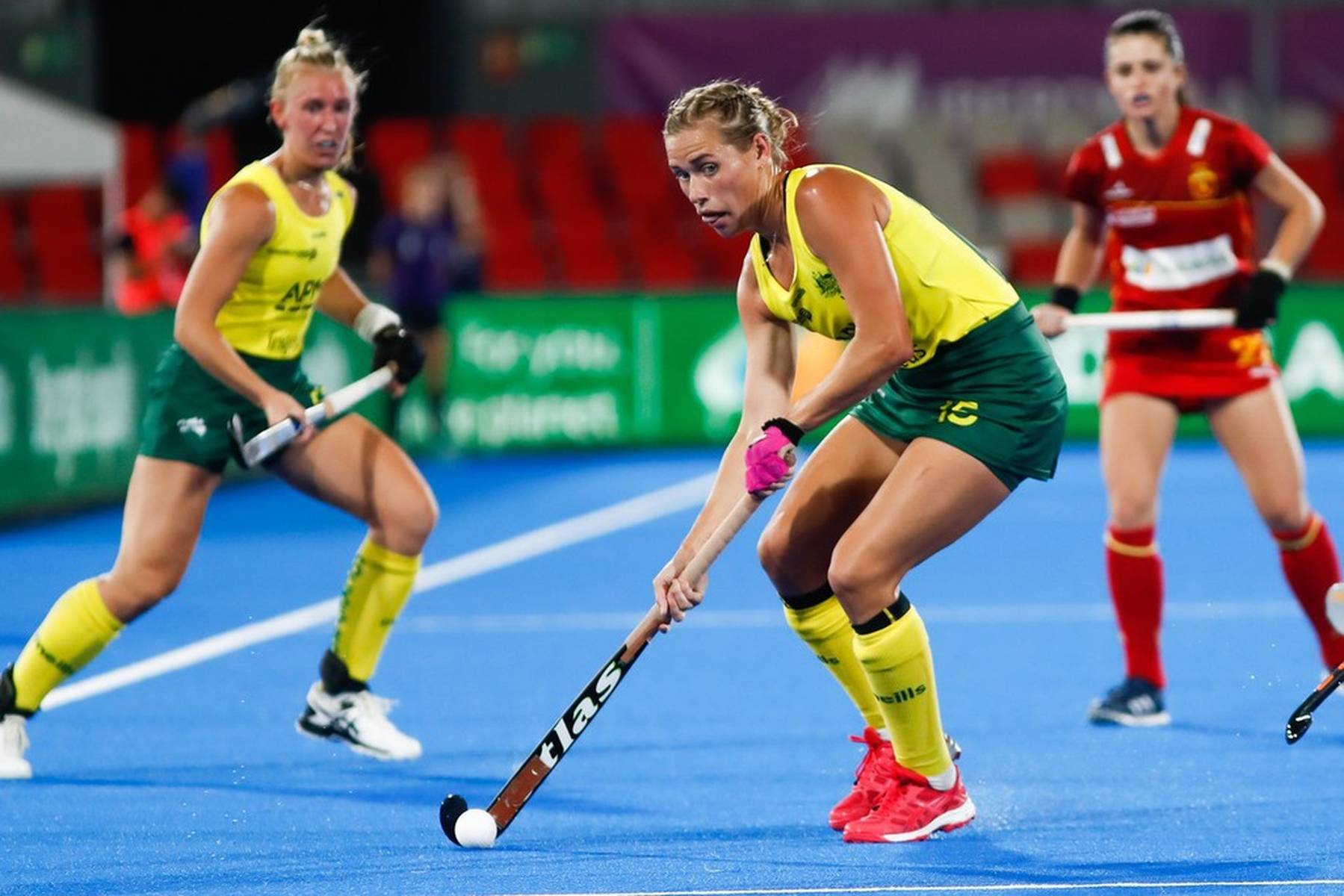 aoa体育视频-西班牙曲棍球冠军晋级四强